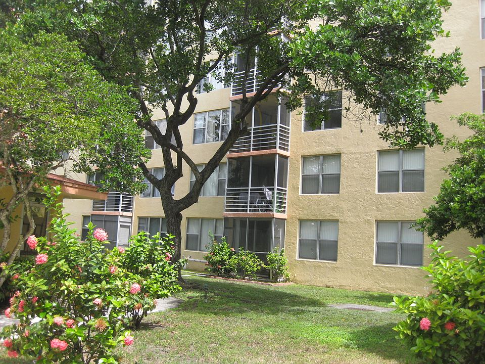 1st image of 17890 W Dixie Hwy APT 204
