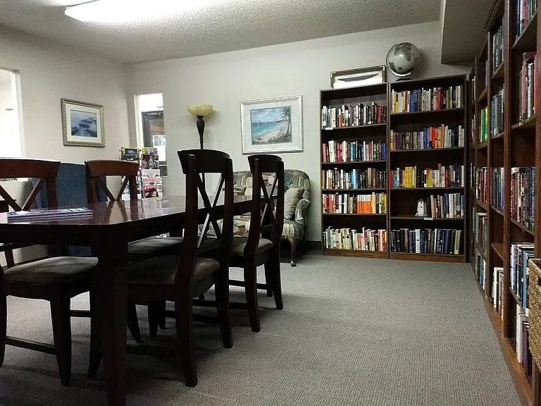 Island Place Apartments - On the River — Photo 45