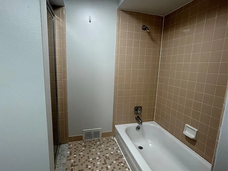 2081 Babcock Dr — Photo 18