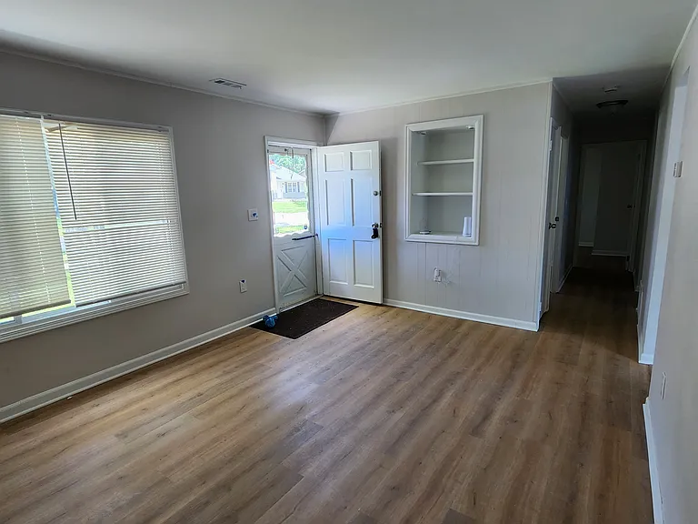 4301 Greenbrier Ln — Photo 12