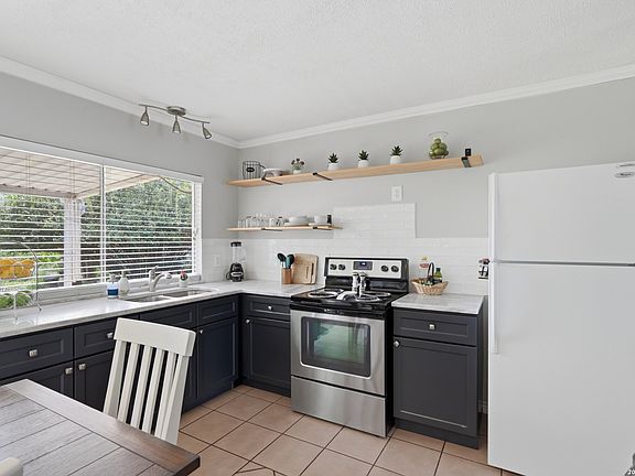 4th image of 6962 APPLE VALLEY DR