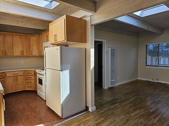 4th image of 416 Ocean View Ave APT C