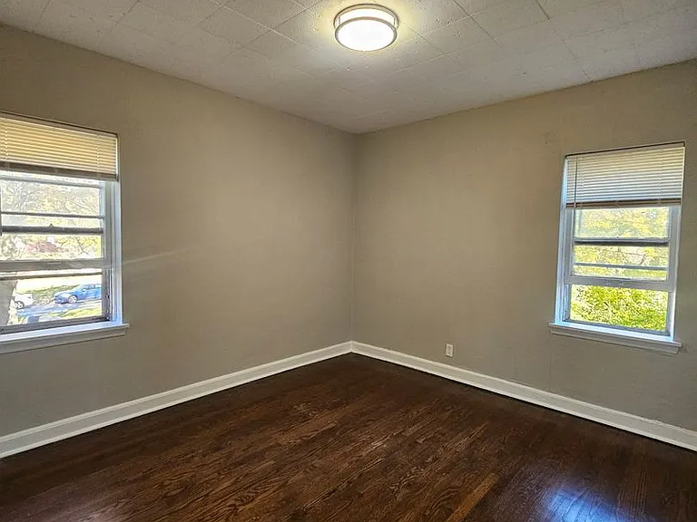 5425-33 W Martin Dr — Photo 17