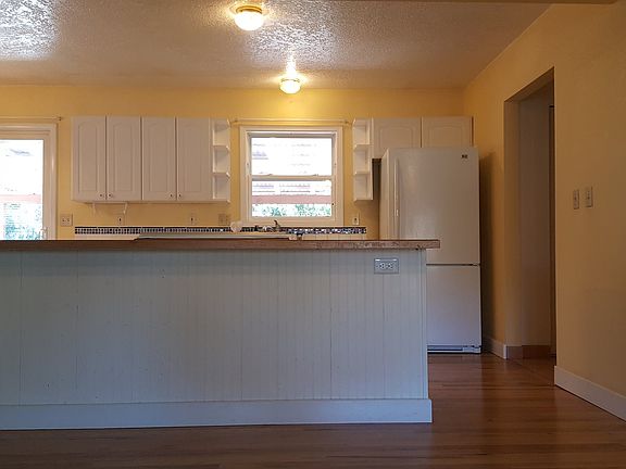 5th image of 4628 SE Rockwood St