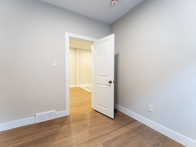105 Inkerman St — Photo 13