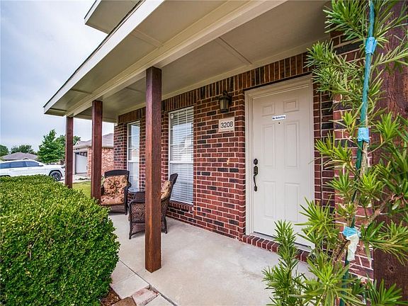 2nd image of 3208 Saint James Pl