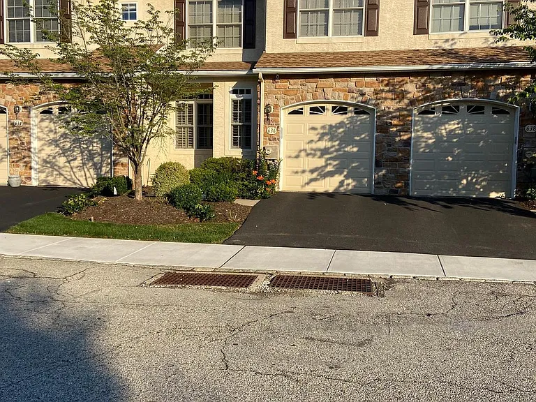 636 Greycliffe Ln — Photo 3