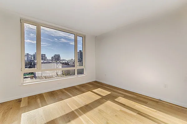 Sold by The Makler LLC | media 32