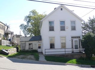 20 S Chestnut St, Mineral Point, WI 53565