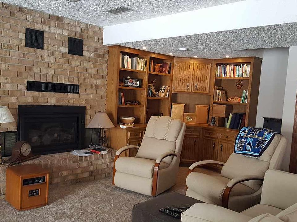 2nd image of 813 Elm Ave E