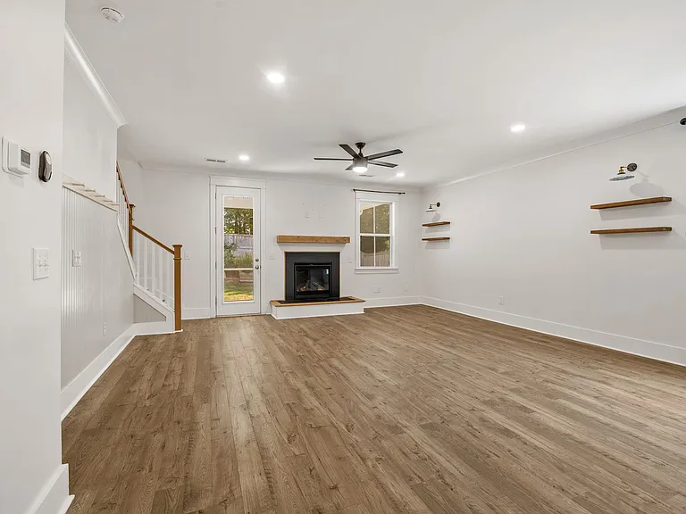 1037 Cortland Valley — Photo 17