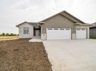 810 Melissa Ave, Harrisburg, SD 57032