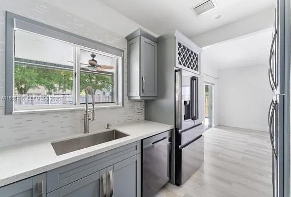 3 bed, 1456 sqft, $3,300 — Photo 4