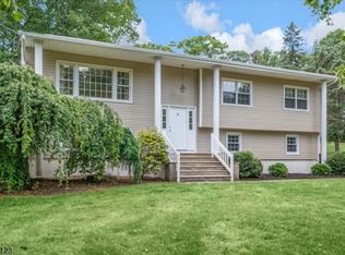 7 Willowcrest Rd, Denville, NJ 07834