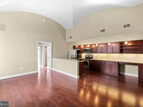 1 Academy Cir Unit 222, Philadelphia, PA 19146