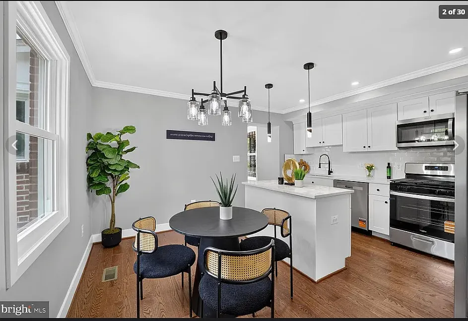 6 bed, 2100 sqft, $7,200 — Photo 2