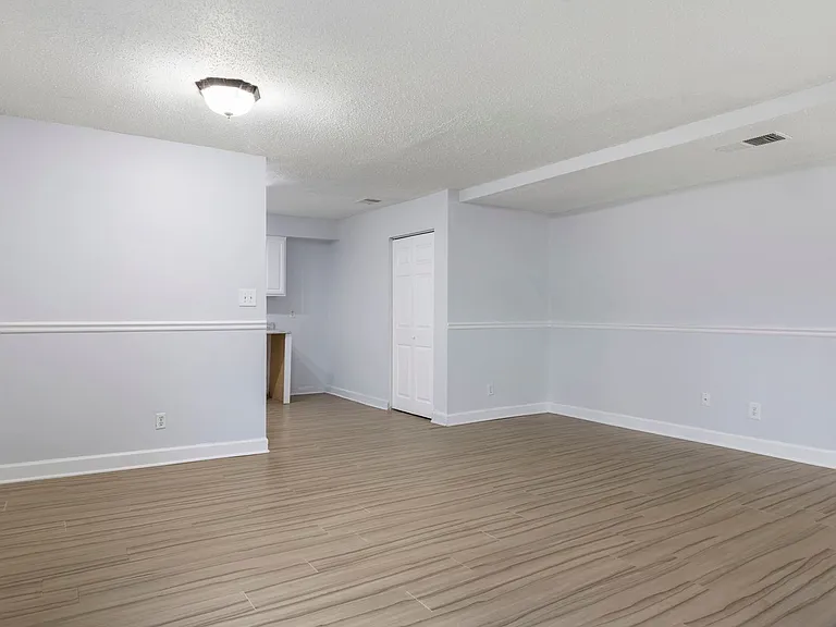 Balsam Avenue Apartments - The Villages — Photo 7