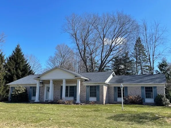 7275 Springside Dr, Fairview, PA 16415