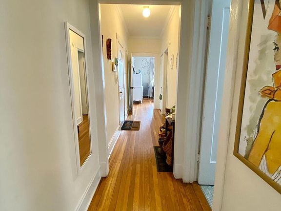 4th image of 1924 W Montrose Ave APT 3