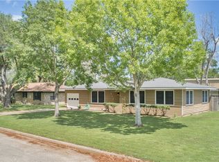 513 Suzanne St, Edna, TX 77957