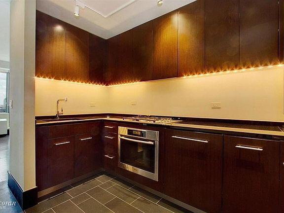 4th image of 40 Broad St APT 19D