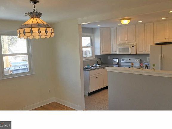 2nd image of 305 E Logan St