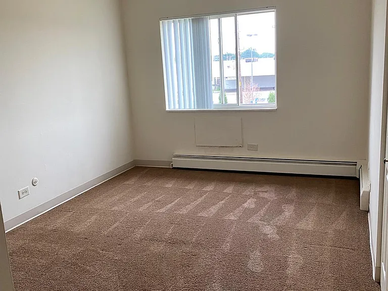 361 Hawthorne Cir — Photo 6