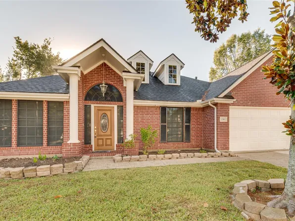 2311 Piney Woods Dr, Pearland, TX 77581