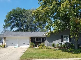 1450 Bedford Rd, Hoffman Estates, IL 60169