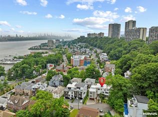 24 Casta Ln, Edgewater, NJ 07020