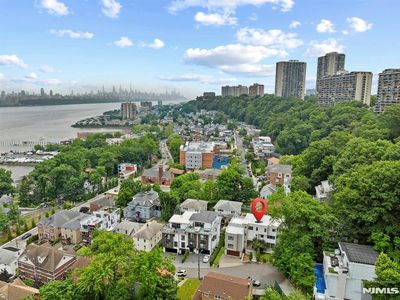 24 Casta Ln, Edgewater, NJ, 07020