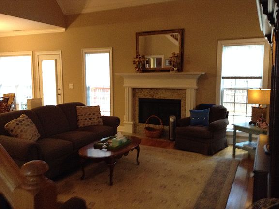 Living Room w/gas log 