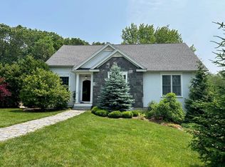 9 Woodlawn Ave, Bedford, NH 03110
