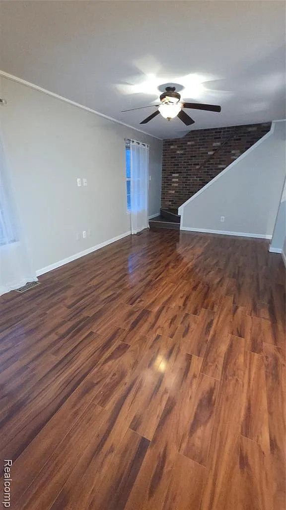 3 bed, 1.5 bath, 1068 sqft, $1,800 — Photo 2