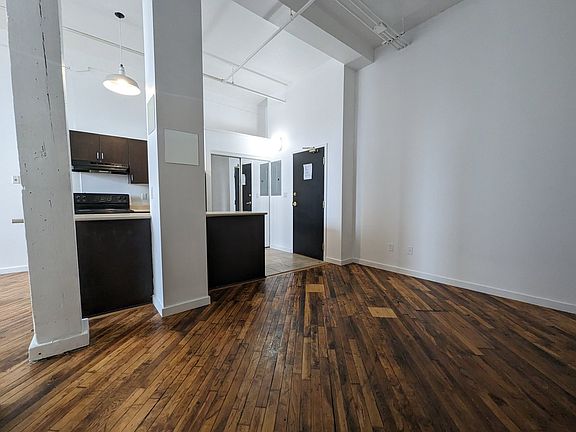 3rd image of 35 Water St S #415