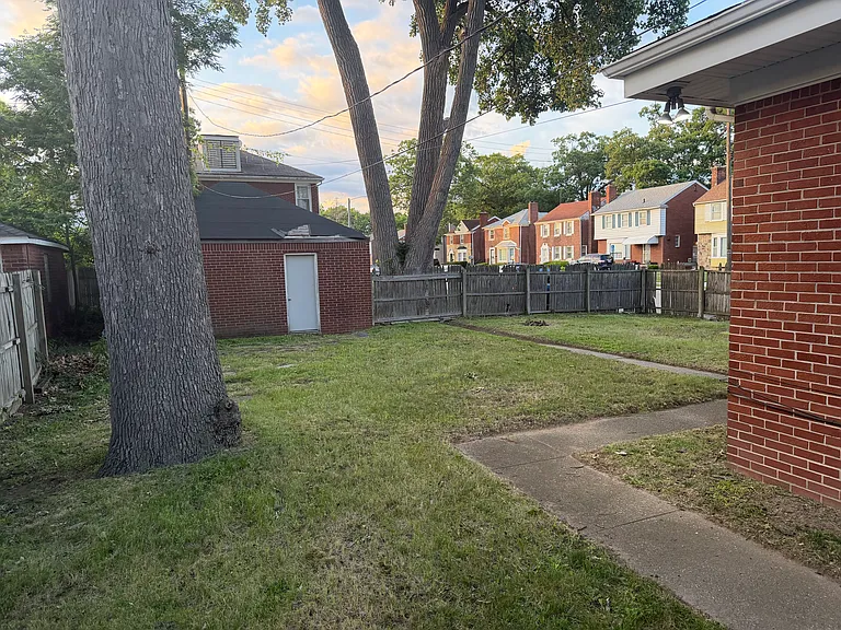 4242 W Outer Dr #1 — Photo 10