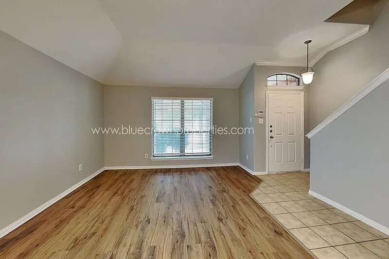 4 bed, 2.0 bath, 2110 sqft, $2,375 — Photo 2