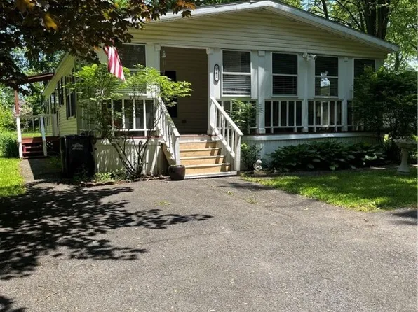 361 Aspen Dr, Utica, NY 13502