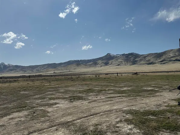 5325 Herschell Rd, Winnemucca, NV 89445