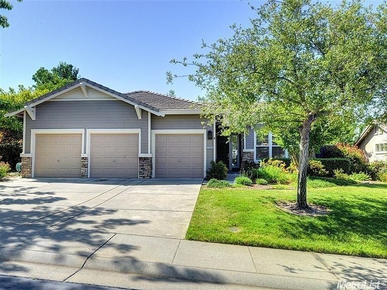 1st image of 3209 Stonehurst Dr