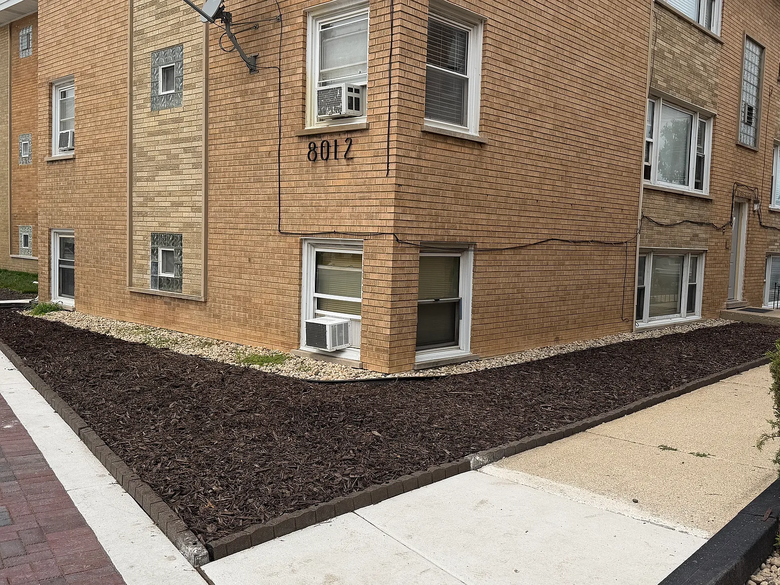 2 bed, 1000 sqft, $1,695 — Photo 1