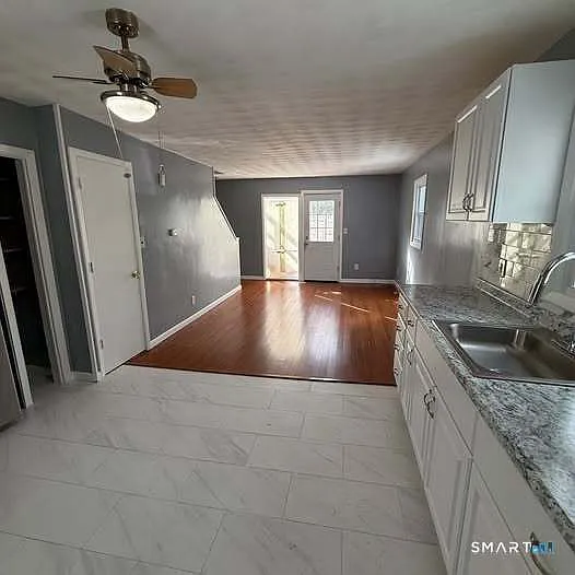 290 Priscilla St