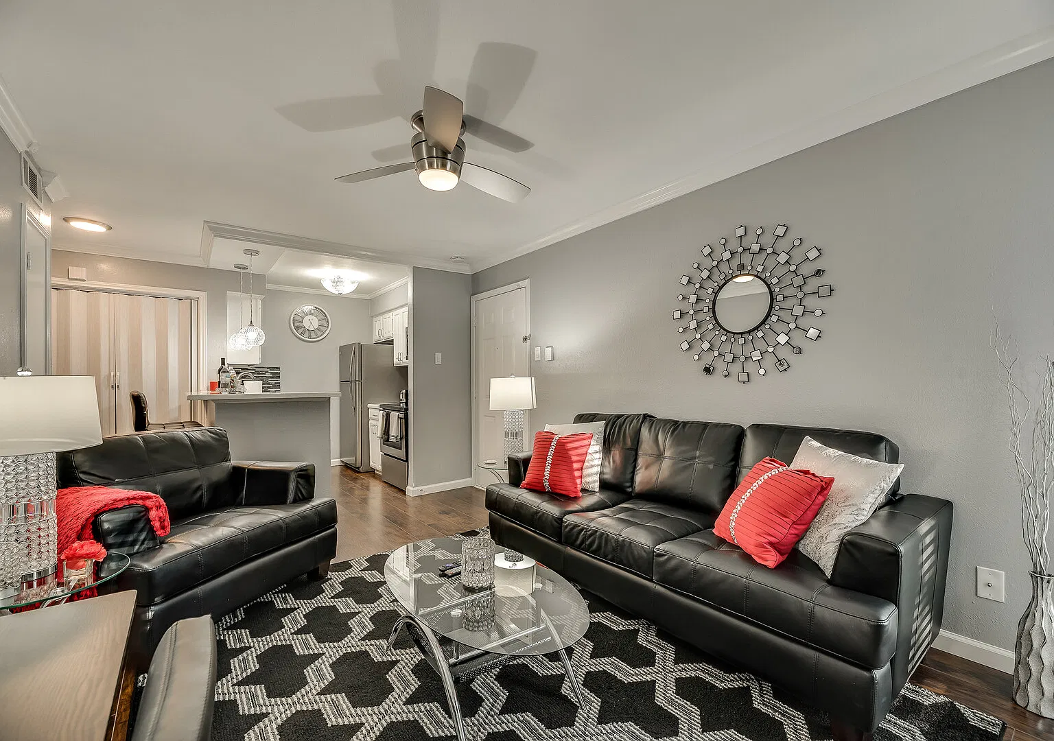 I48-1 World Cup Stay - 18 min to AT&T - Sleeps 2 - Free Parking — Photo 2