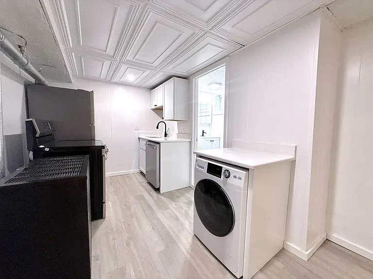 5 Stoneland Rd #4 — Photo 2
