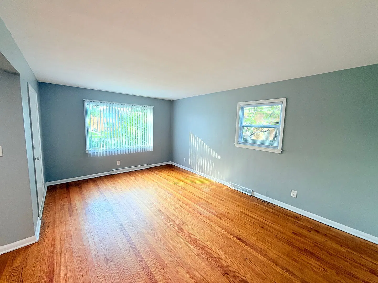 3 bed, 1.0 bath, 1299 sqft, $1,498 — Photo 4