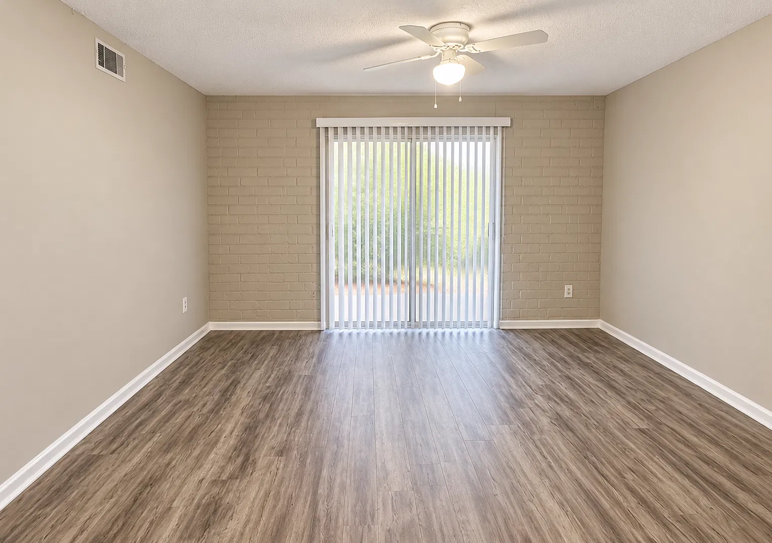 Just Reduced! Free Parking @ Summit House Condominiums! — Photo 4