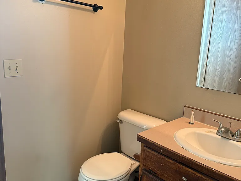 1513 S Case St — Photo 14
