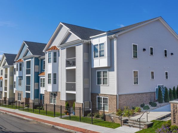 301 Main St #28