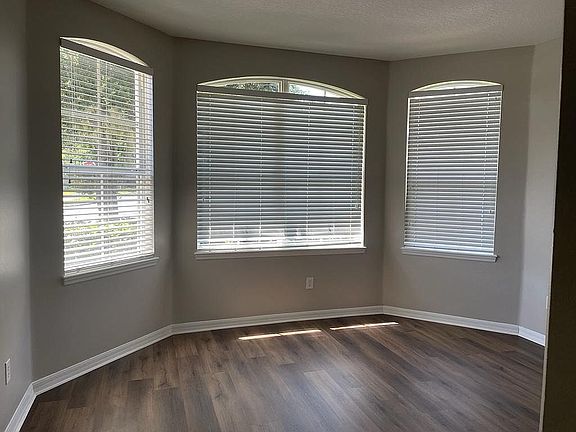 3rd image of 135 Magnolia Park Trl