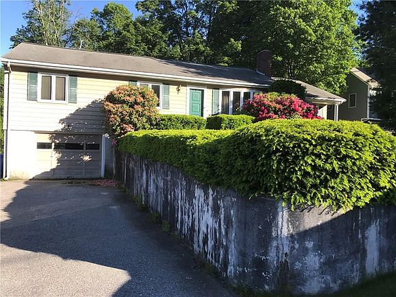 3rd image of 10 Knoll Crest Dr